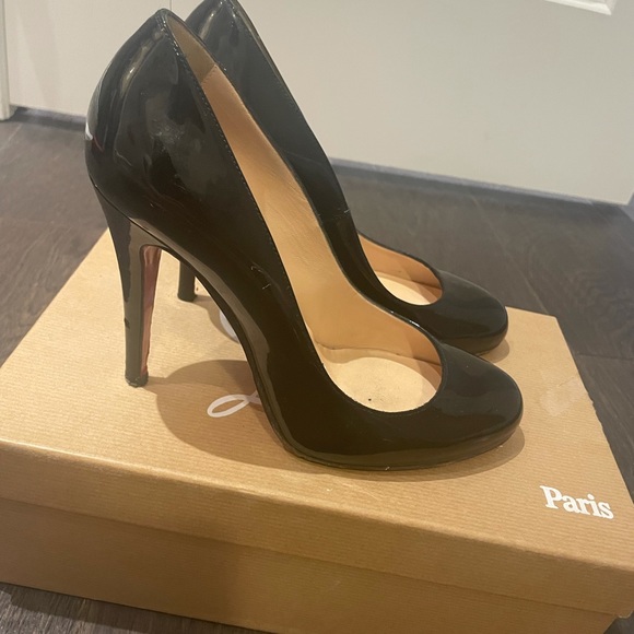 Christian Louboutin Black Patent leather round toe pumps size 37.5 woman - Picture 7 of 7
